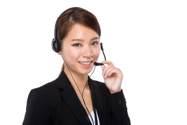 Kulaklıklı çağrı merkezi operatörü