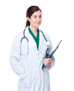 Dosyası olan kadın doktor.