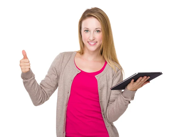 Woman with tablet and thumb up — Stock Photo, Image