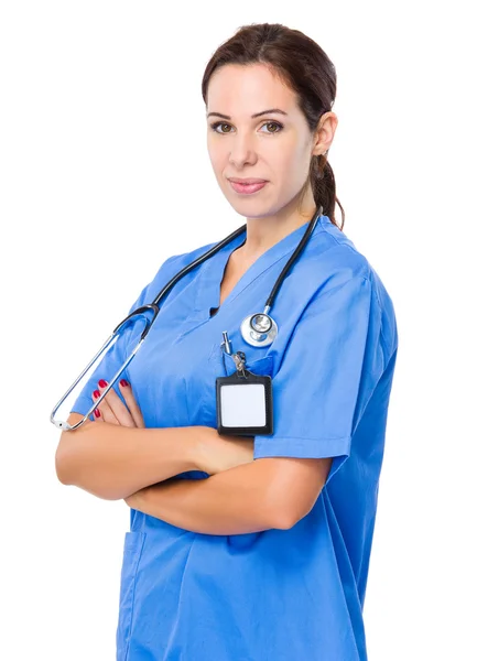 Medico donna con le braccia incrociate — Foto Stock