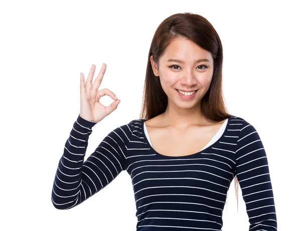 Woman with ok sign — Stock Photo, Image