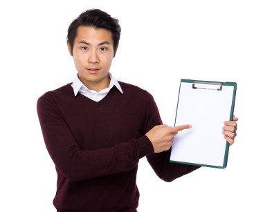 Parmak işareti panoya adamla