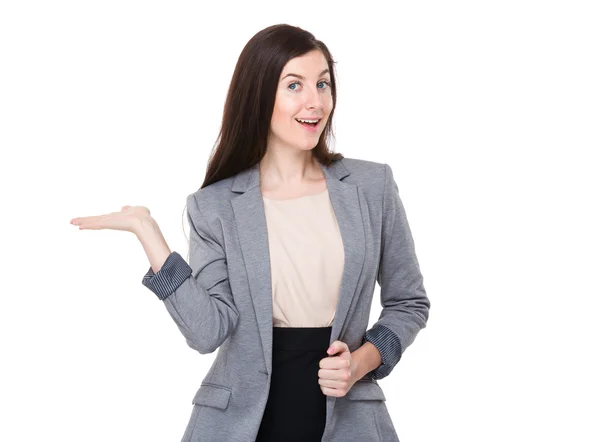 Businesswoman with hand presentation — Stock Photo, Image