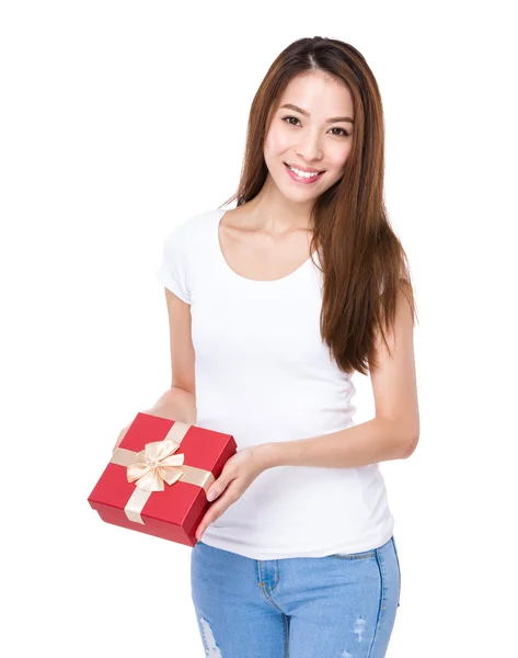 Woman with christmas gift — Stock Photo, Image
