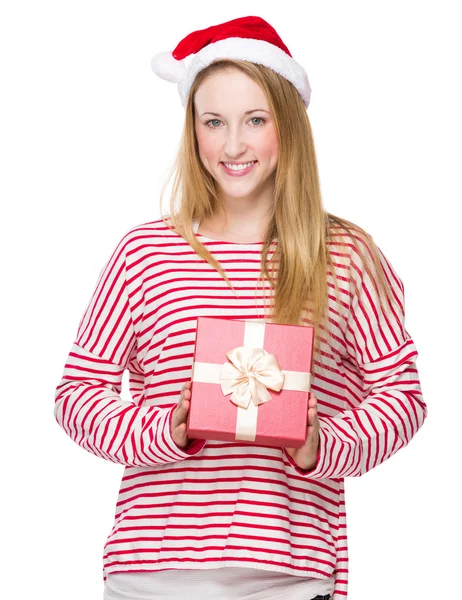 Mujer sosteniendo caja de regalo roja —  Fotos de Stock