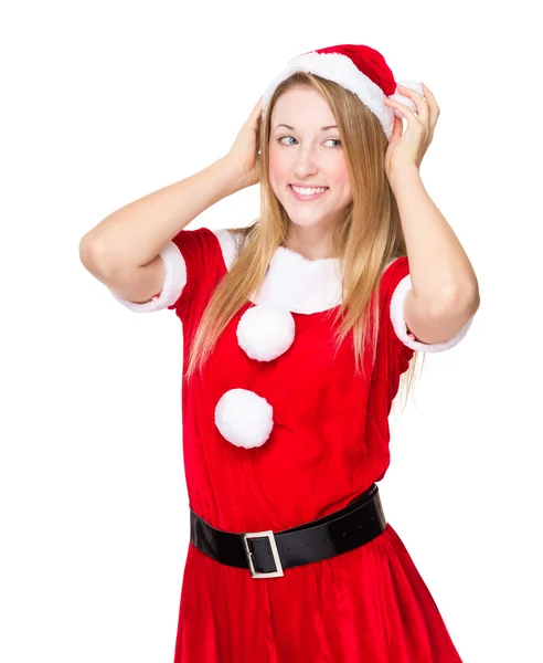 Mujer con vestido de navidad ajustando sombrero — Foto de Stock