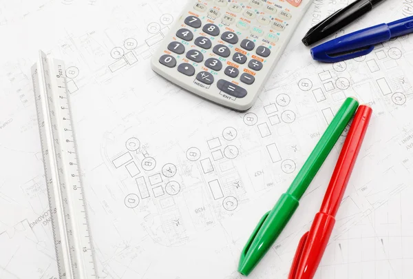 Plan architektoniczny i kalkulator — Zdjęcie stockowe