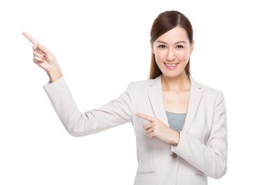 iş kadını iki parmak noktası ile