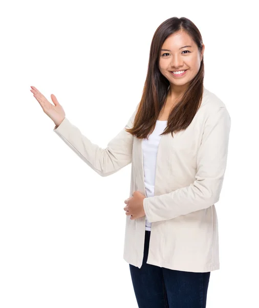 Joven mujer asiática — Foto de Stock