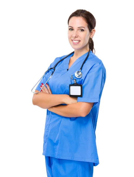 Medico donna con le braccia incrociate — Foto Stock