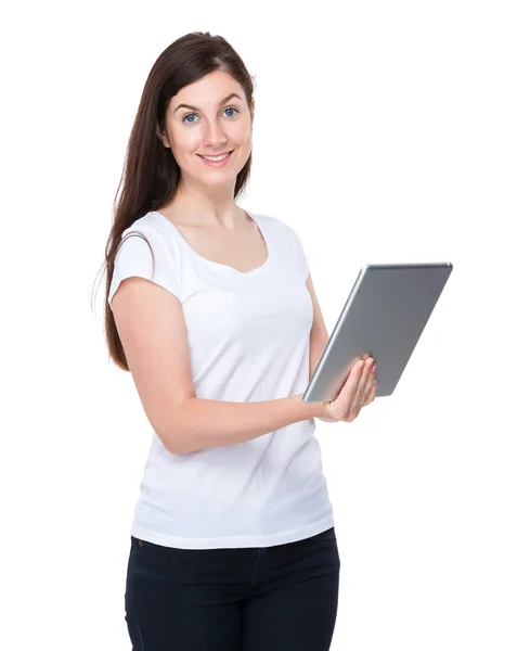 Caucasian woman with tablet — Stock Photo, Image