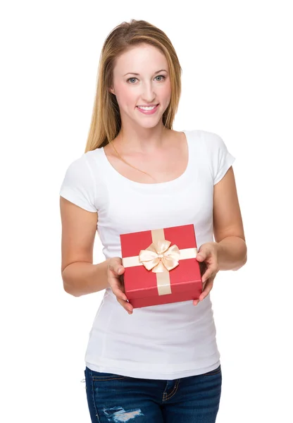 Caucasian woman with giftbox — Stock Photo, Image