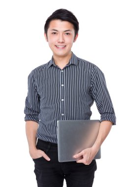 Dizüstü bilgisayarı olan iş adamı