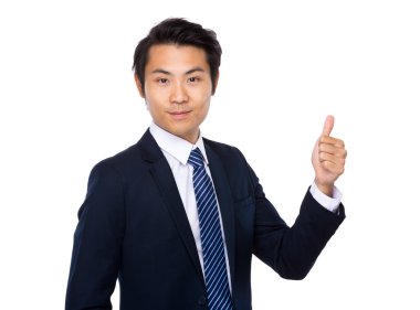 Baş parmağı havada bir iş adamı.