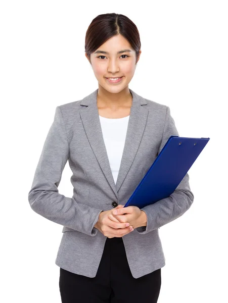 Asiatische Geschäftsfrau mit Klemmbrett — Stockfoto