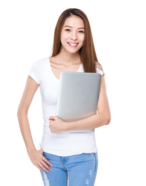 Vrouw met laptop computer — Stockfoto