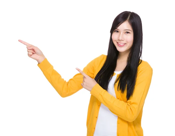 Frau mit zwei Fingern zeigt nach oben — Stockfoto