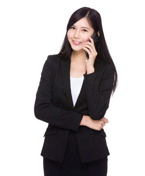 Mujer de negocios asiática con teléfono celular — Foto de Stock