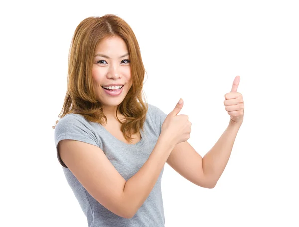 Asian woman giving thumbs up — Stock Photo, Image