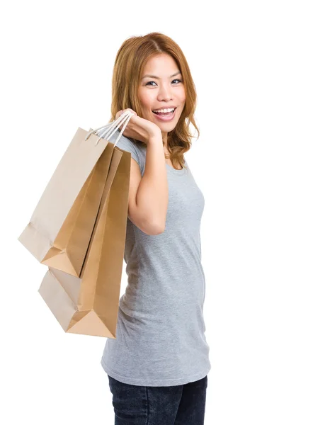 Азиатка с сумками для покупок — стоковое фото