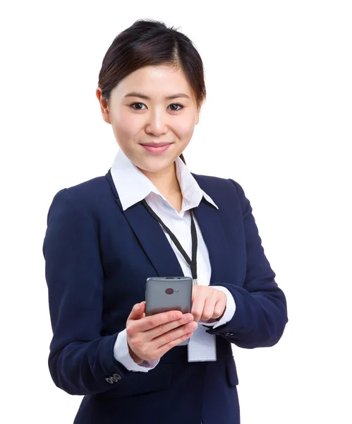 Businesswoman za pomocą telefonu komórkowego — Zdjęcie stockowe