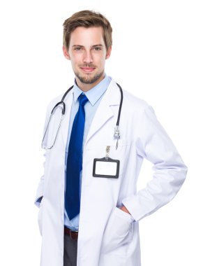 Steteskoplu erkek doktor.