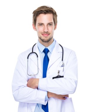 kollarını çapraz erkek doktor