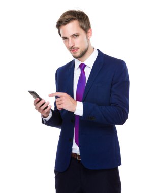 Cep telefonu kullanan iş adamı