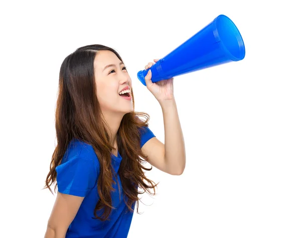 Vrouw met megafoon spreken — Stockfoto