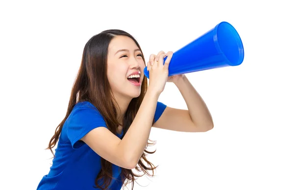 Mujer hablando con megáfono — Foto de Stock