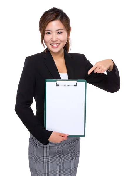 Businesswoman point to clipboard — Stock Photo, Image