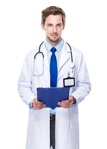 Médico masculino con portapapeles —  Fotos de Stock