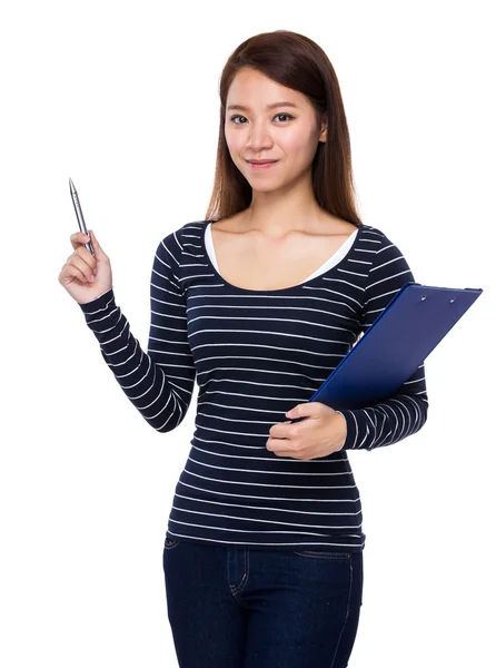 Woman with clipboard and pen — Stock Photo, Image