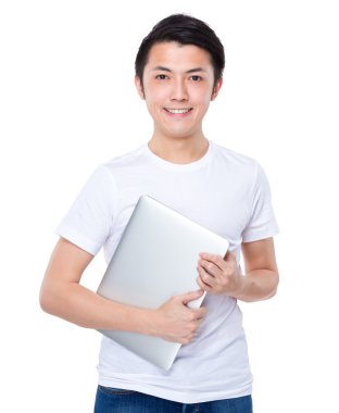 Dizüstü bilgisayarı olan adam