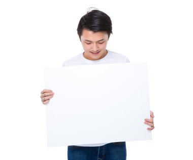 Adam beyaz tahta at arıyor