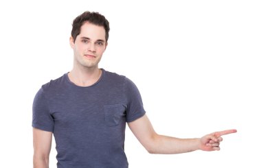 parmak işareti bir yana olan adam