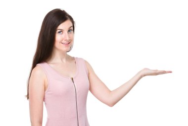 Kadın veren el sunu