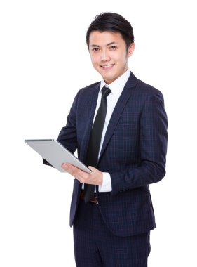tablet ile genç işadamı