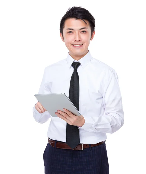 Jonge zakenman met Tablet PC — Stockfoto