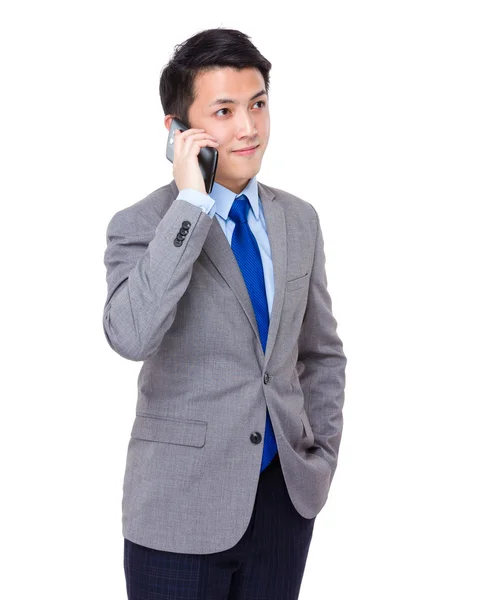 Jovem empresário com celular — Fotografia de Stock