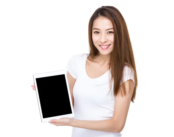 Mulher jovem com tablet — Fotografia de Stock