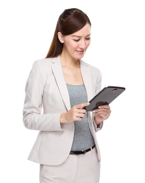 Businesswoman using tablet — Stock Photo, Image