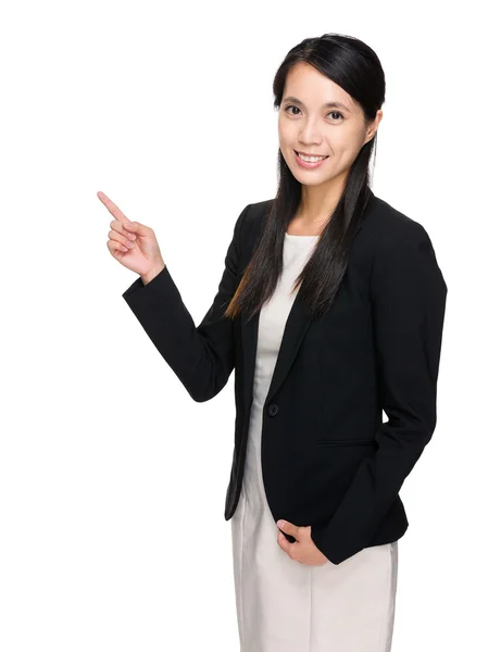 Joven asiático mujer de negocios apuntando — Foto de Stock