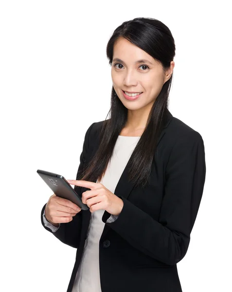 Mujer de negocios asiática con teléfono celular — Foto de Stock