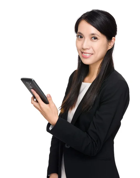 Mujer de negocios asiática con teléfono celular — Foto de Stock