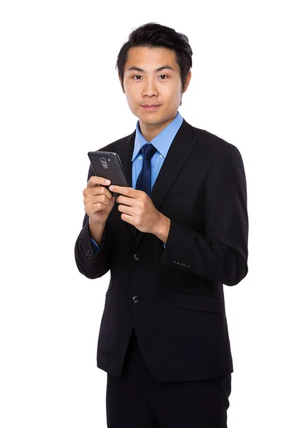 Jeune homme d'affaires avec téléphone portable — Photo