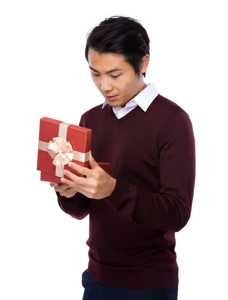 Young man opening gift box — Stock Photo, Image