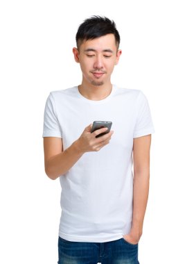 cep telefonu ile genç adam