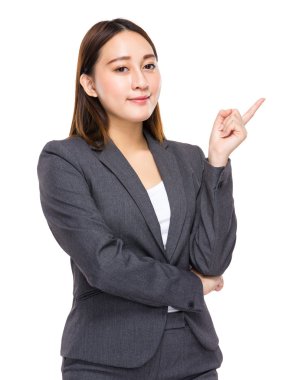 iş kadını ile parmak işareti bir yana