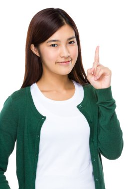 Parmakla işaret eden kadın